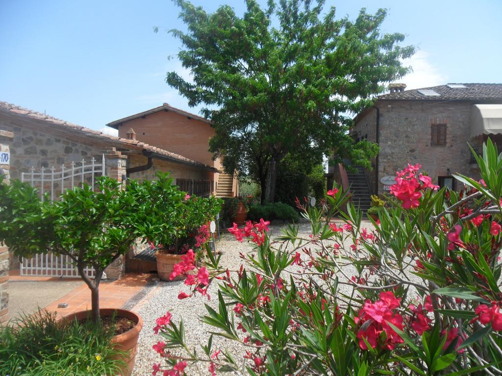 Fullino Nero Rta - Residenza Turistico Alberghiera Siena Dış mekan fotoğraf