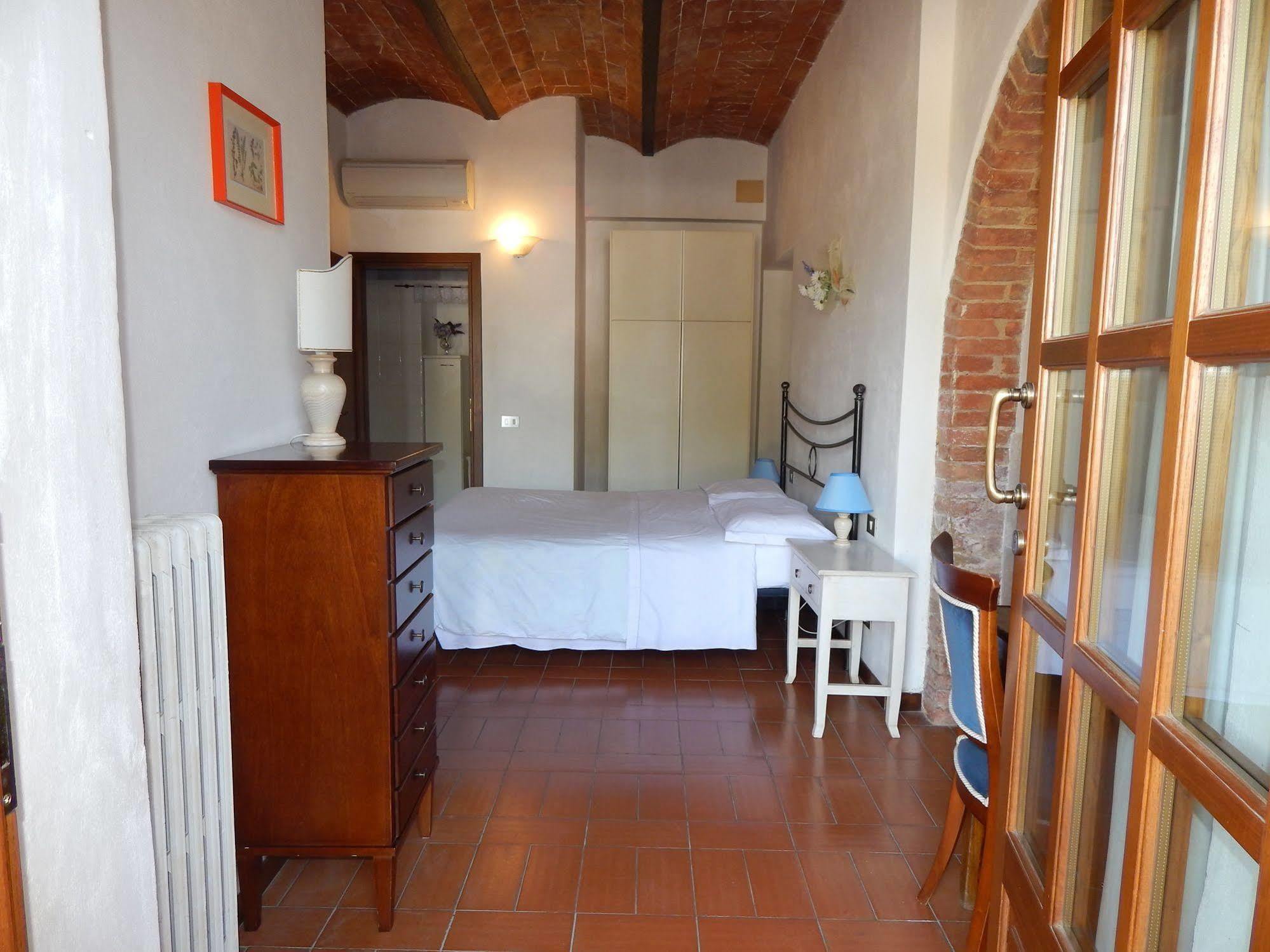 Fullino Nero Rta - Residenza Turistico Alberghiera Siena Dış mekan fotoğraf